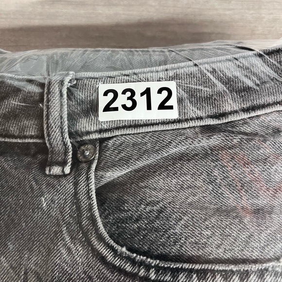 American Eagle Distressed Highest Rise Mom Jeans Womens 12 Short Black 2312 - Picture 11 of 11